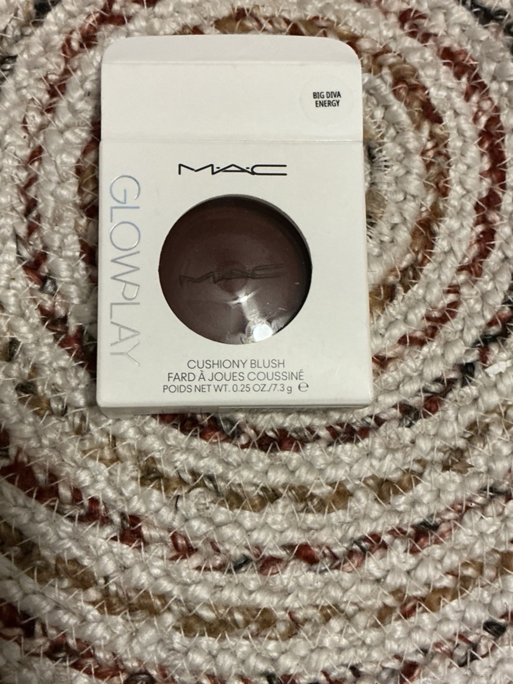MAC Glowplay cushiony blush big diva